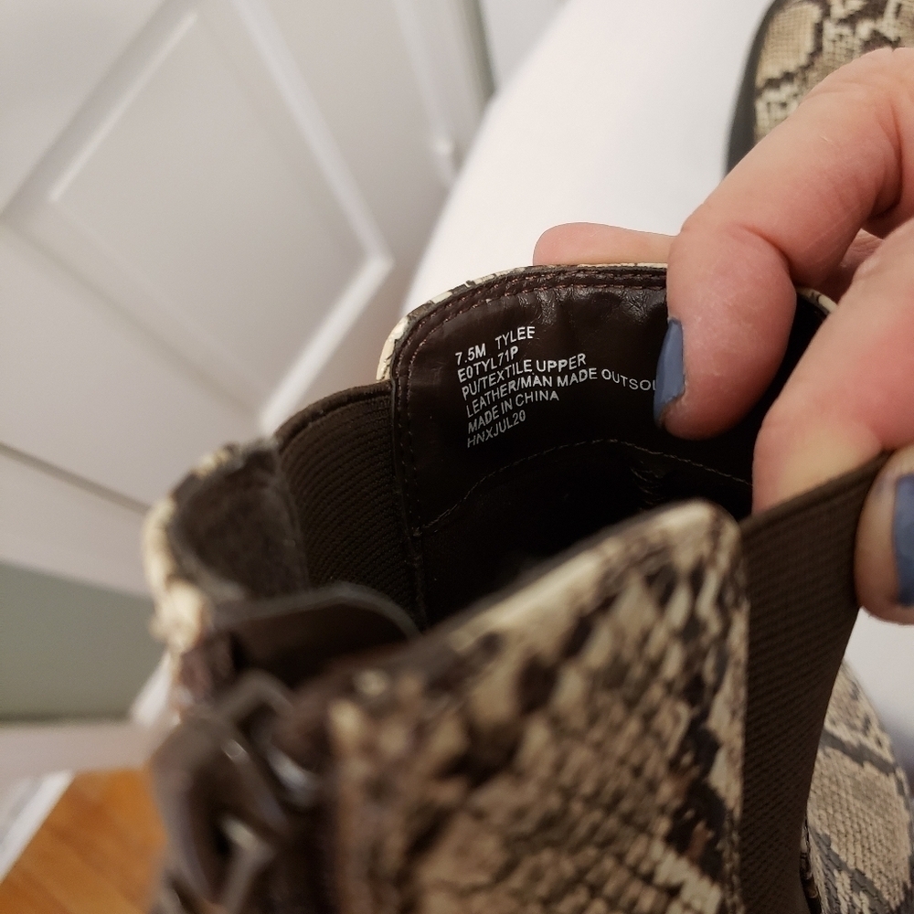 ESPRIT Snakeprint Brown & Cream Colored Booties Size 7.5M, Chic, Stylish - Picture 8 of 15